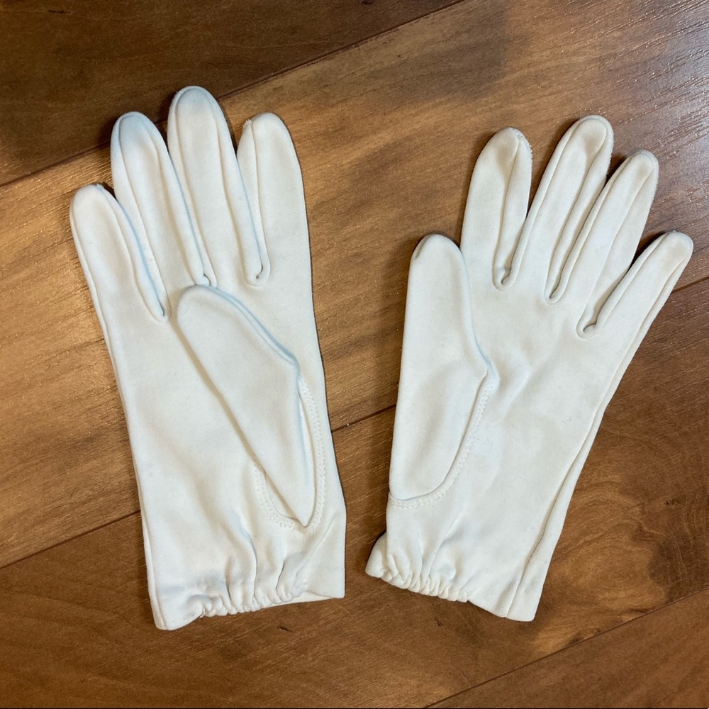 Vintage short white gloves